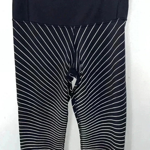 Lululemon speed wonder under tights reflective 28” high beam - Picture 8 of 11
